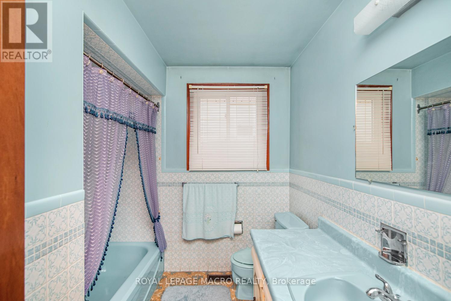 31 Adair Avenue N, Hamilton, ON - Indoor Photo Showing Bathroom