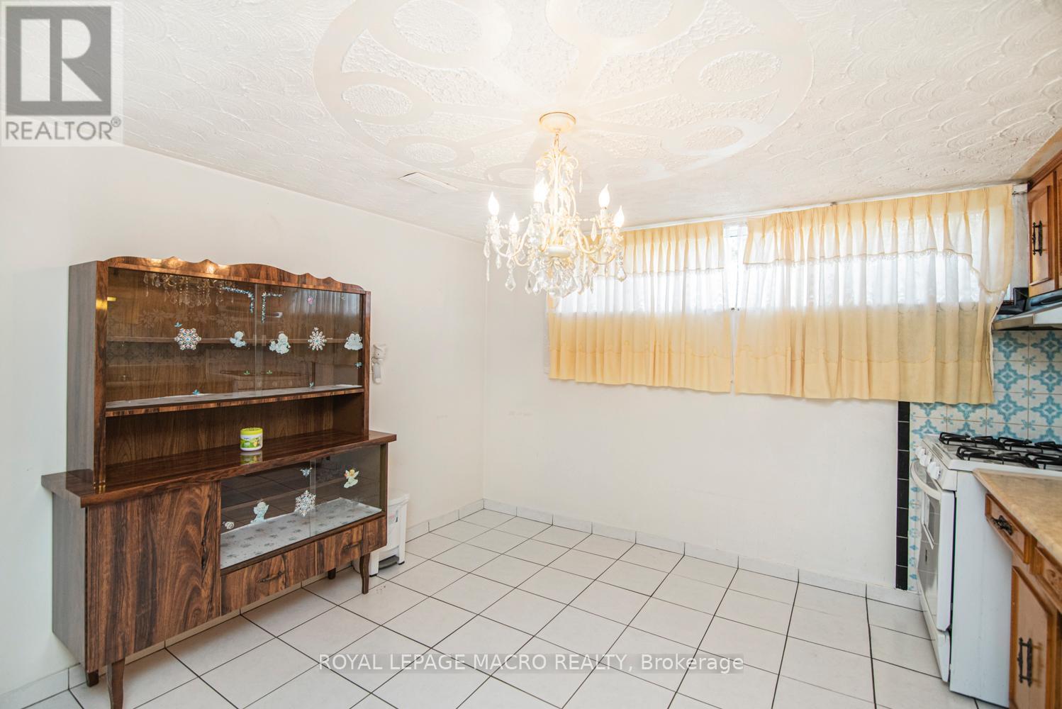 31 Adair Avenue N, Hamilton, ON - Indoor