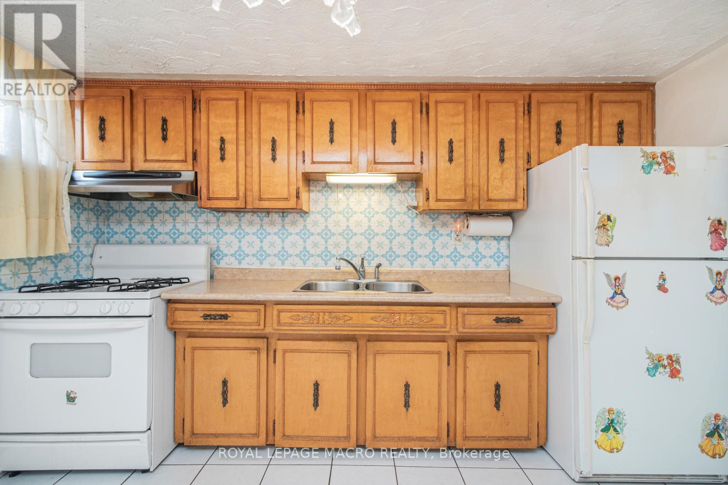 31 Adair Avenue N, Hamilton, ON - Indoor Photo Showing Kitchen With Double Sink