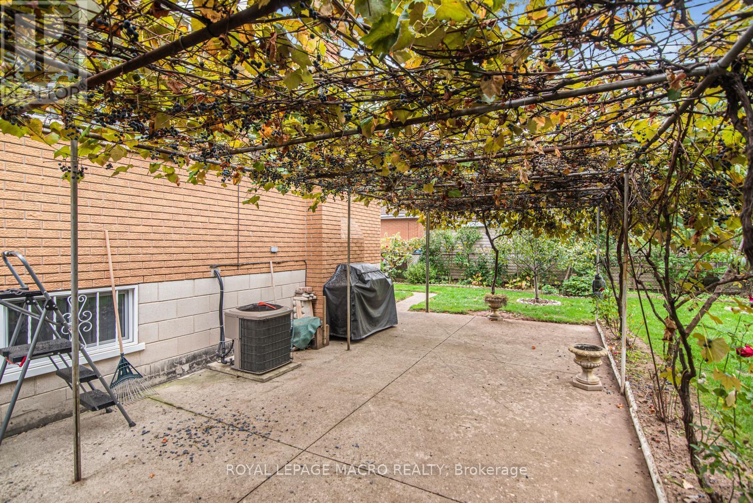 31 Adair Avenue N, Hamilton, ON - Outdoor