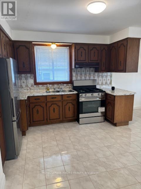 31 Adair Avenue N, Hamilton, ON - Indoor Photo Showing Kitchen