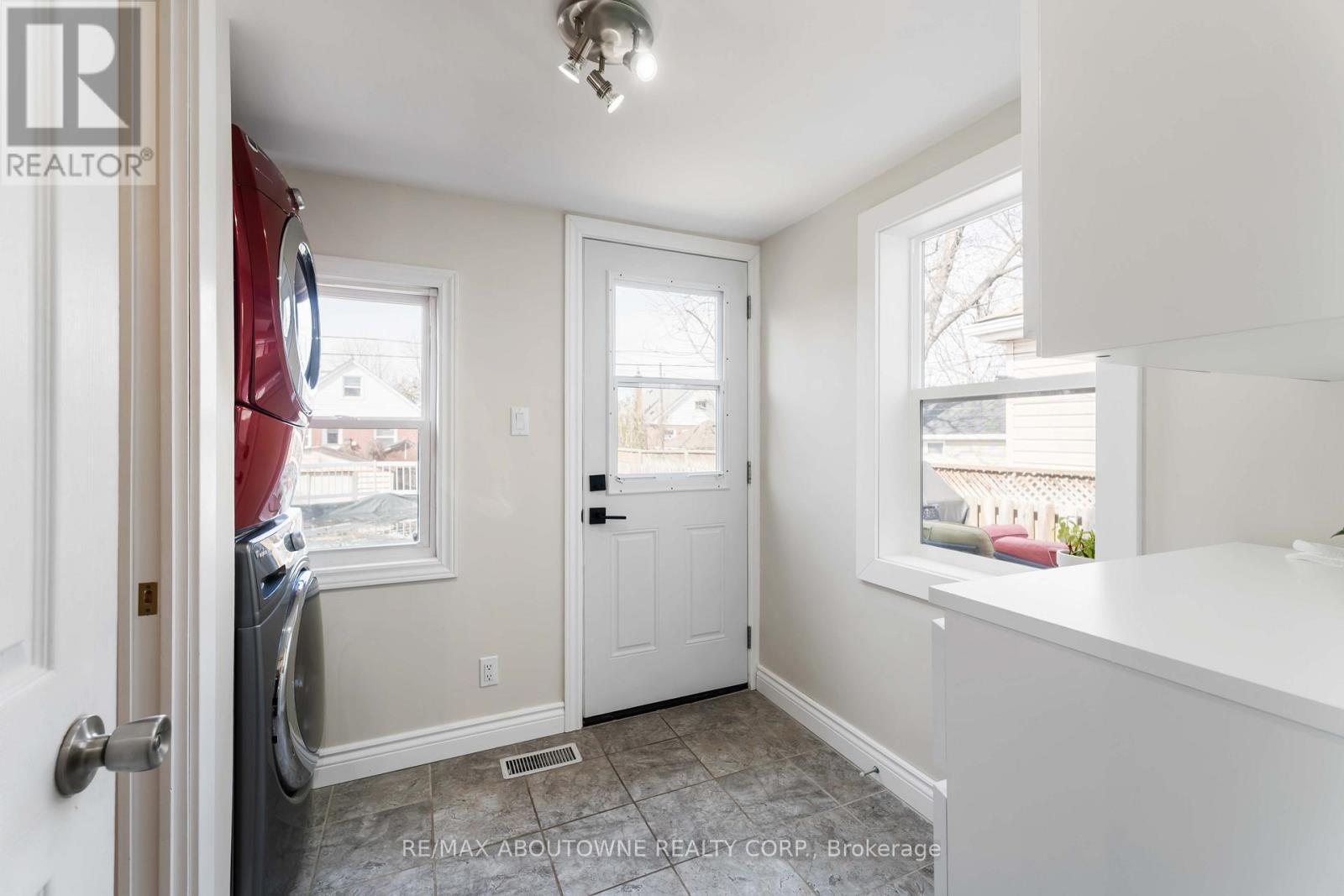 54 Weir Street S, Hamilton, ON - Indoor