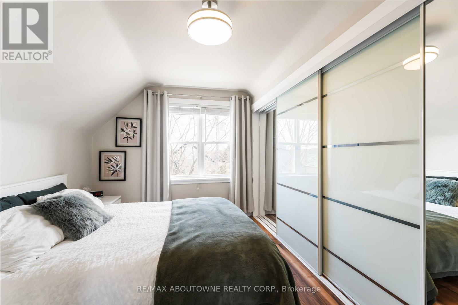 54 Weir Street S, Hamilton, ON - Indoor Photo Showing Bedroom