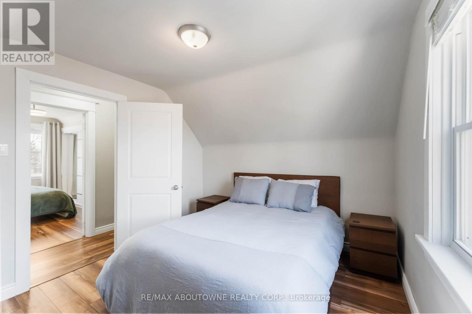 54 Weir Street S, Hamilton, ON - Indoor Photo Showing Bedroom