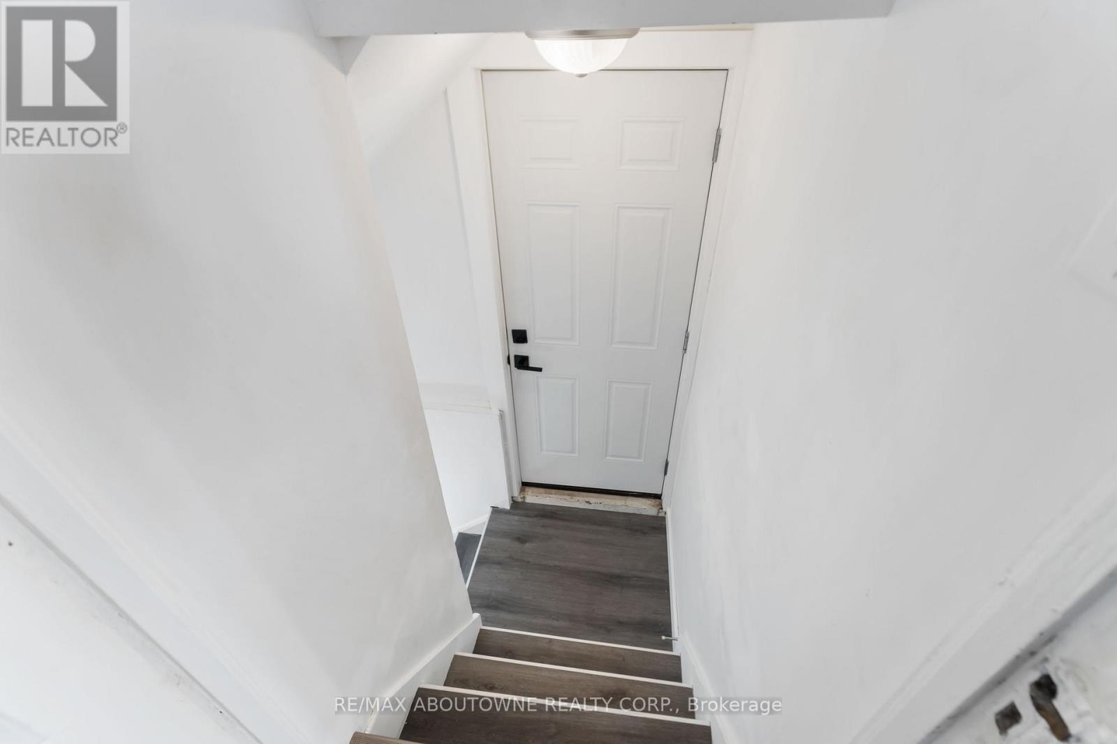 54 Weir Street S, Hamilton, ON - Indoor Photo Showing Other Room
