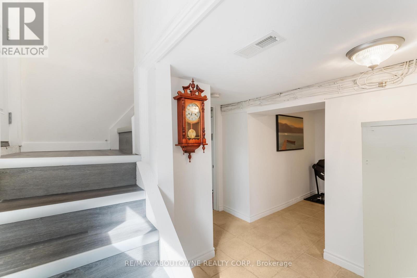 54 Weir Street S, Hamilton, ON - Indoor Photo Showing Other Room