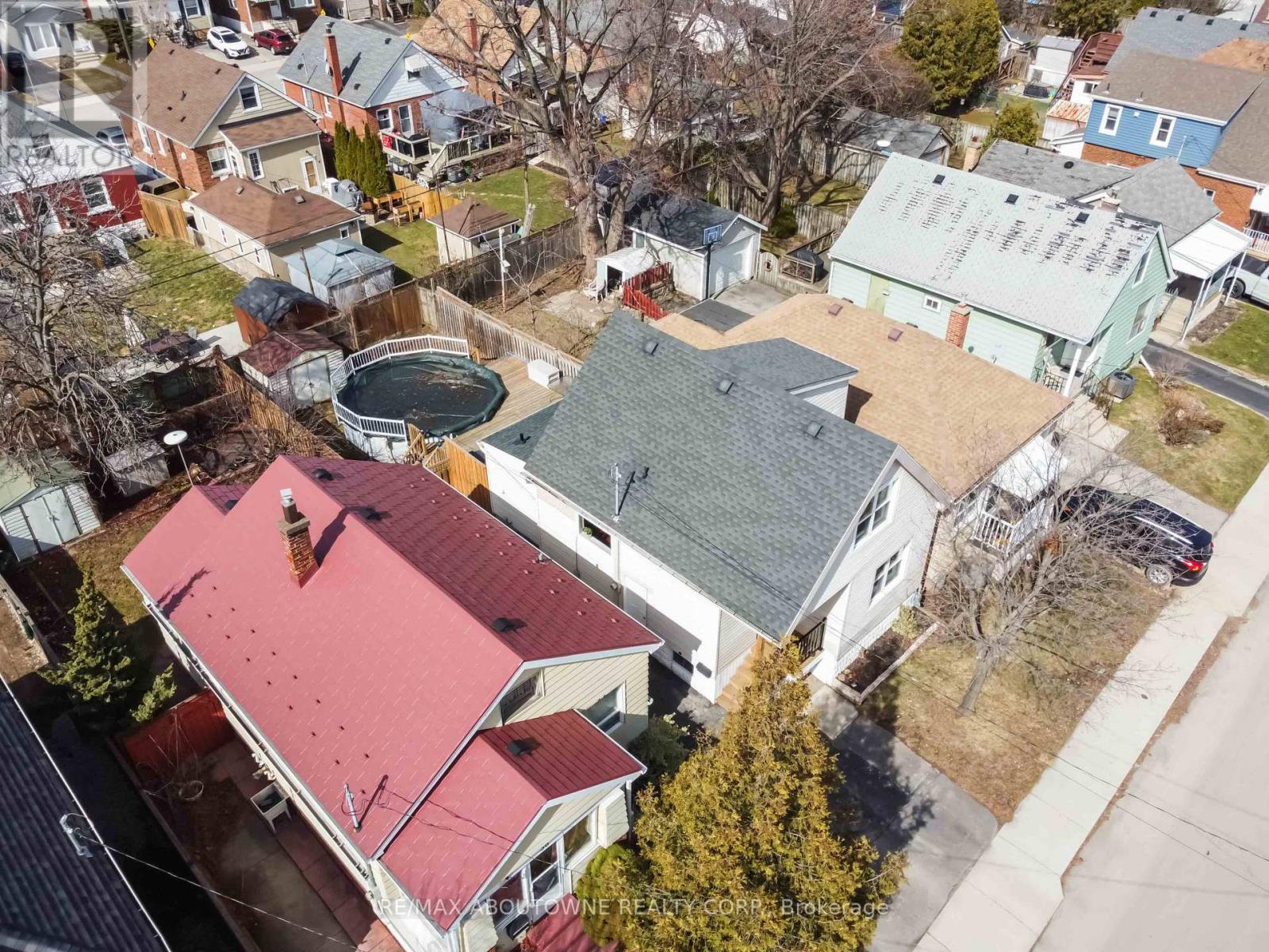 54 Weir Street S, Hamilton, ON - Outdoor