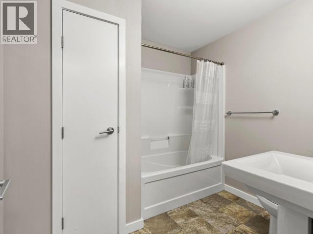 31-85 Aksala Drive, Whitehorse, YT - Indoor Photo Showing Bathroom