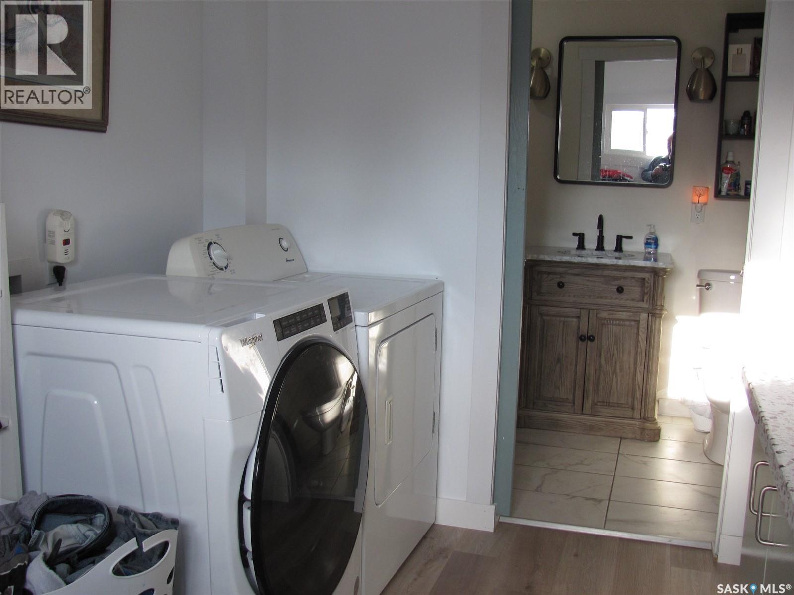 314 Main Street, Langham, SK - Indoor Photo Showing Laundry Room