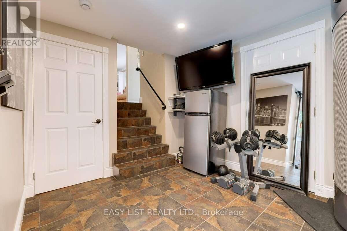 193 Pine Cove Road, Burlington, ON - Indoor