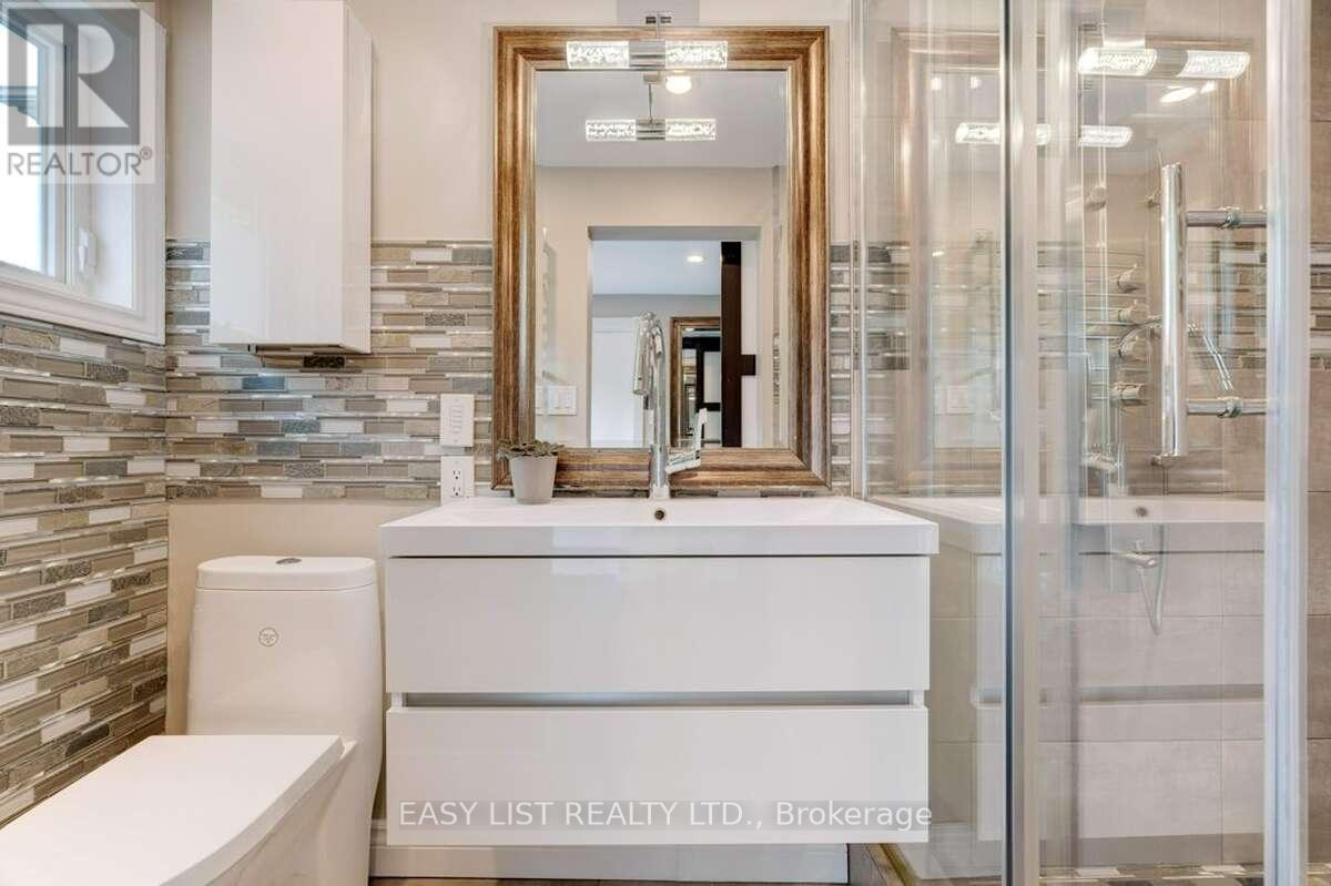 193 Pine Cove Road, Burlington, ON - Indoor Photo Showing Bathroom