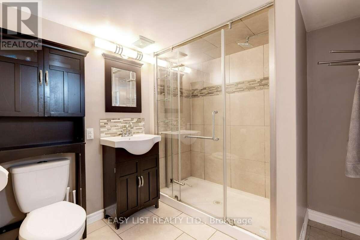 193 Pine Cove Road, Burlington, ON - Indoor Photo Showing Bathroom