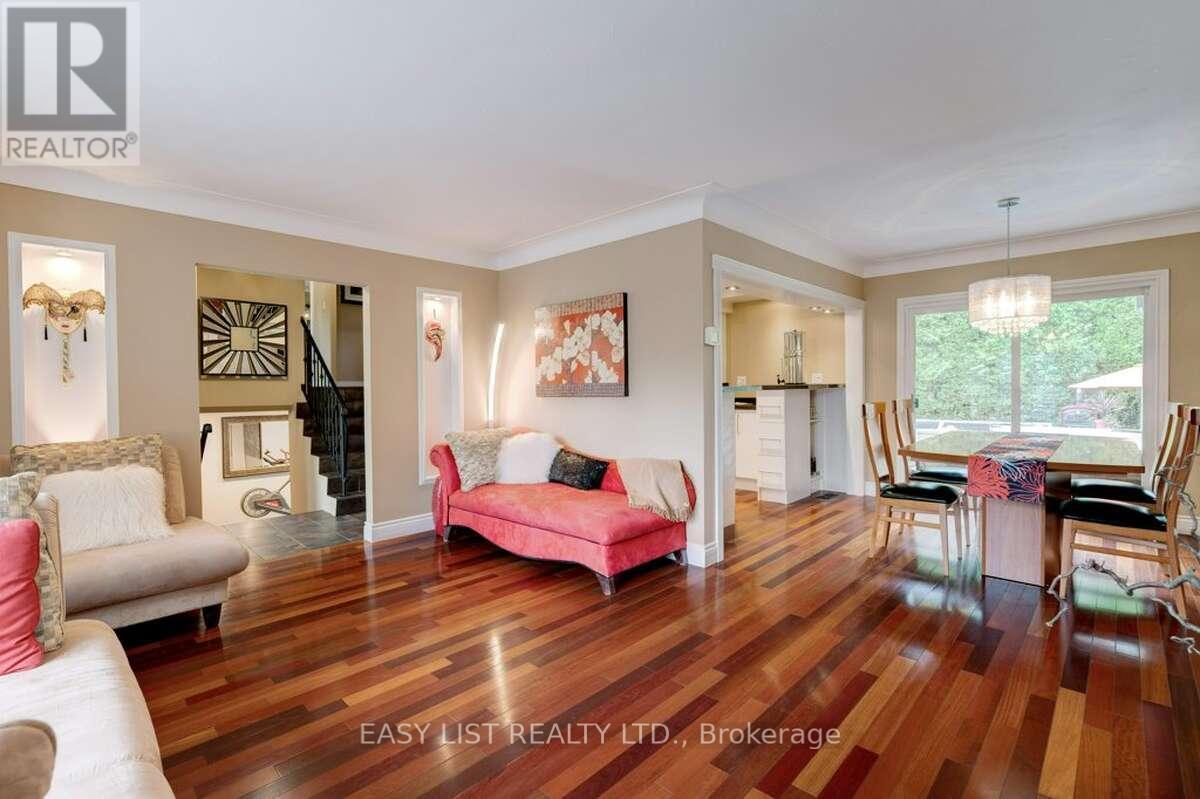 193 Pine Cove Road, Burlington, ON - Indoor Photo Showing Living Room