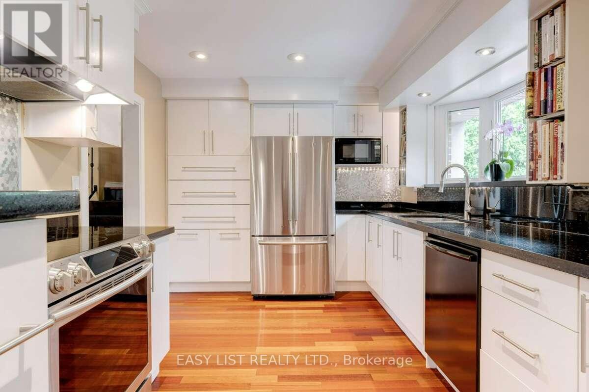 193 Pine Cove Road, Burlington, ON - Indoor Photo Showing Kitchen With Upgraded Kitchen