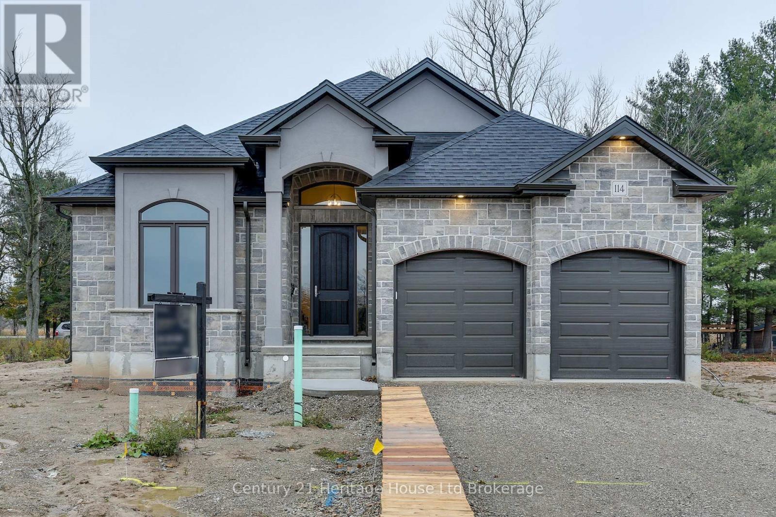 114 Beech Boulevard, Tillsonburg, ON - Outdoor With Facade