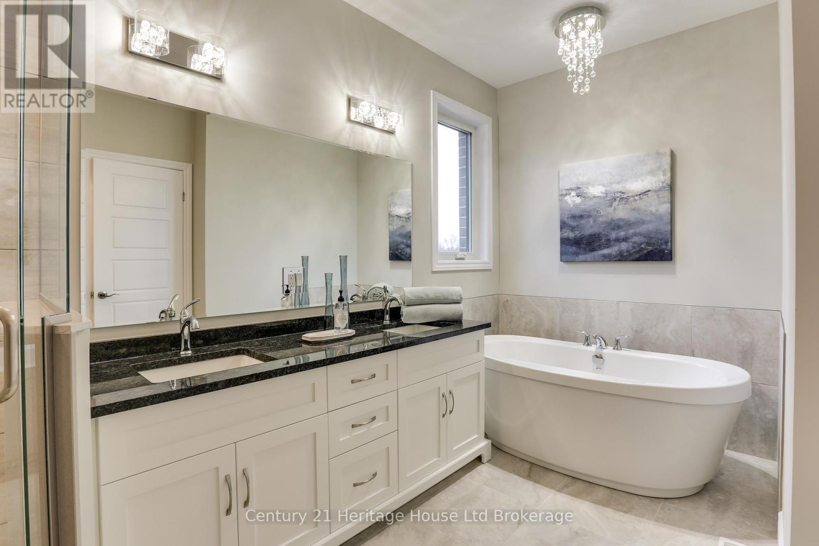 114 Beech Boulevard, Tillsonburg, ON - Indoor Photo Showing Bathroom