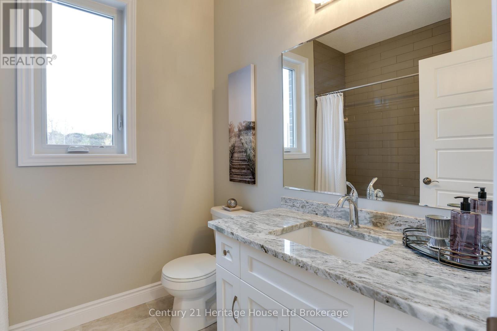 114 Beech Boulevard, Tillsonburg, ON - Indoor Photo Showing Bathroom