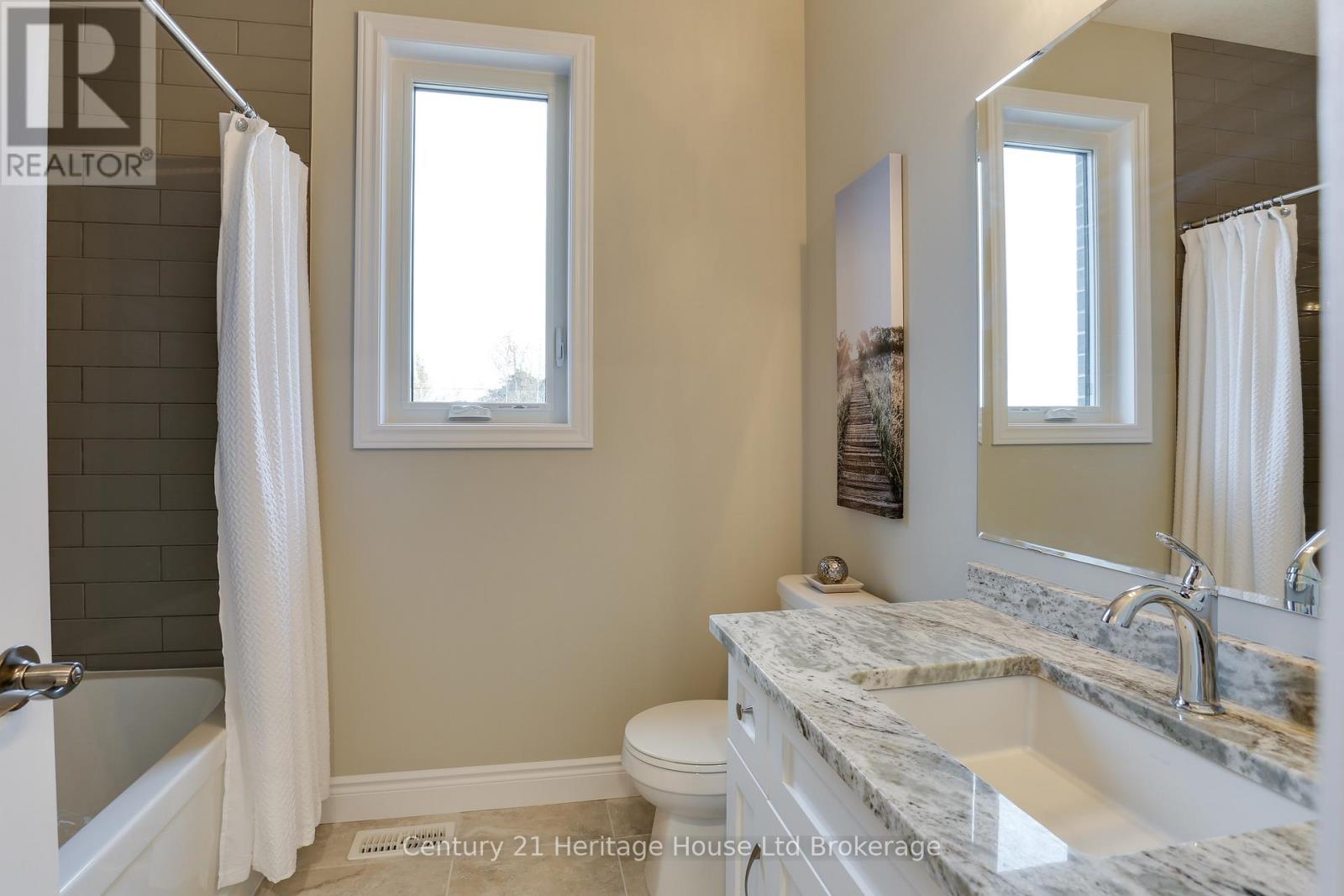 114 Beech Boulevard, Tillsonburg, ON - Indoor Photo Showing Bathroom