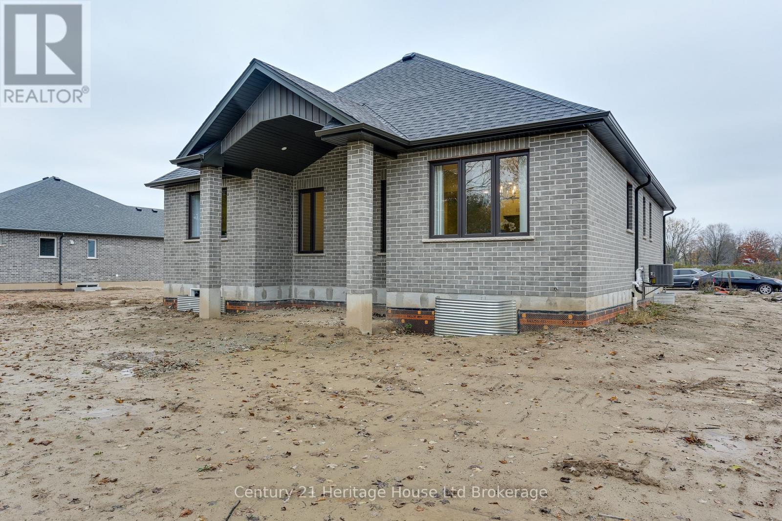 114 Beech Boulevard, Tillsonburg, ON - Outdoor With Exterior