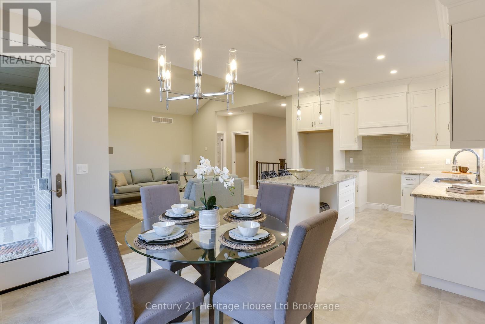 114 Beech Boulevard, Tillsonburg, ON - Indoor Photo Showing Dining Room