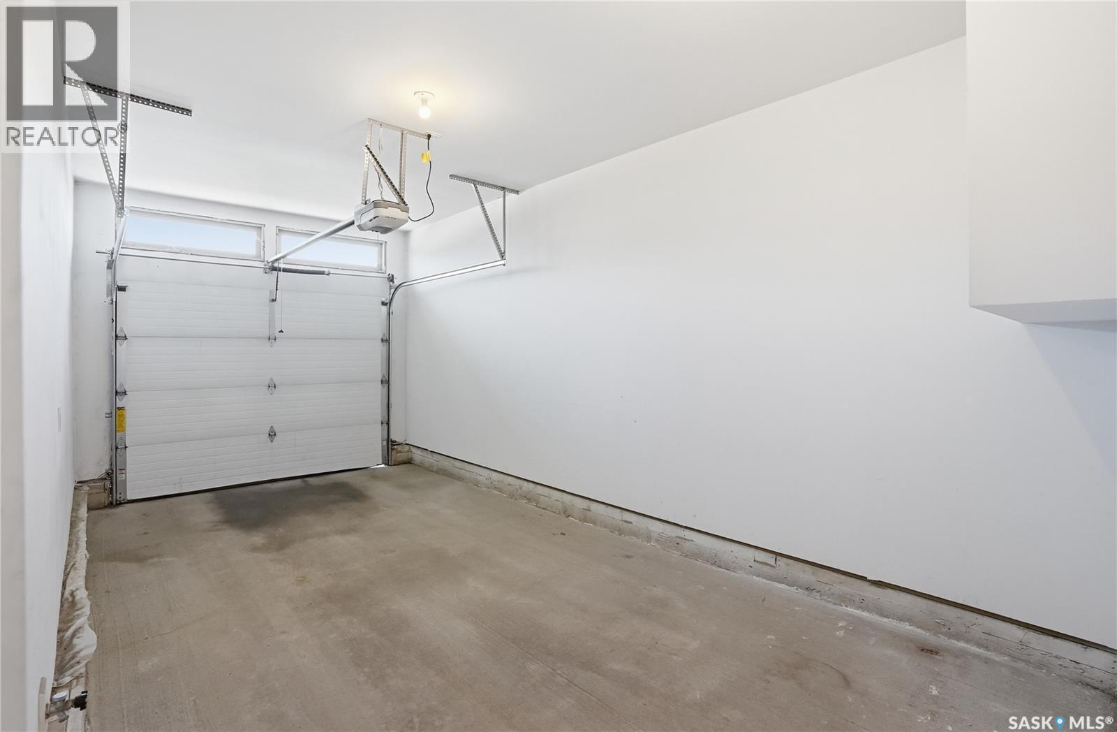 167 115 Shepherd Crescent, Saskatoon, SK - Indoor Photo Showing Garage