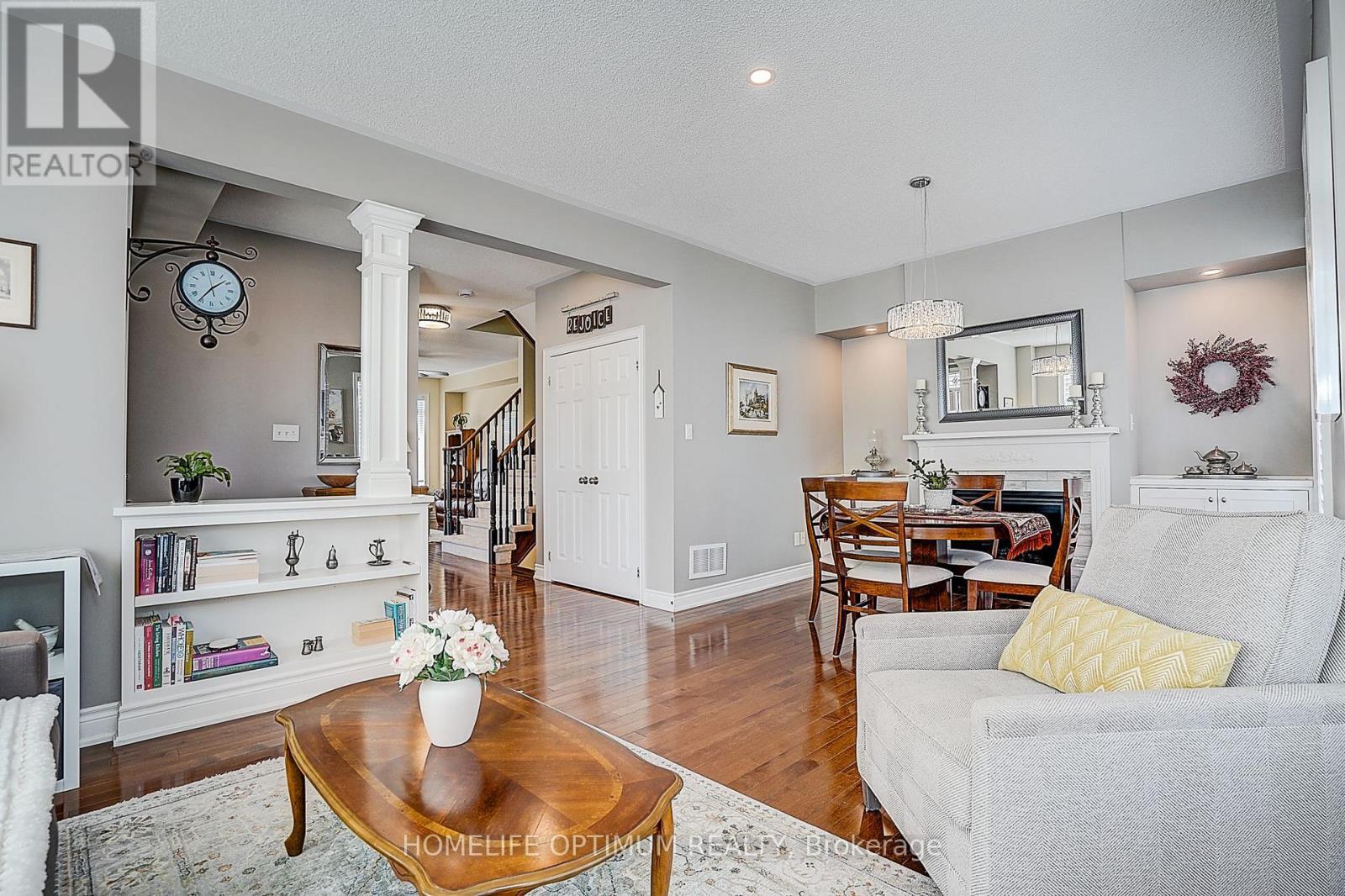 40 Outer Banks Drive N, Markham, ON - Indoor Photo Showing Living Room