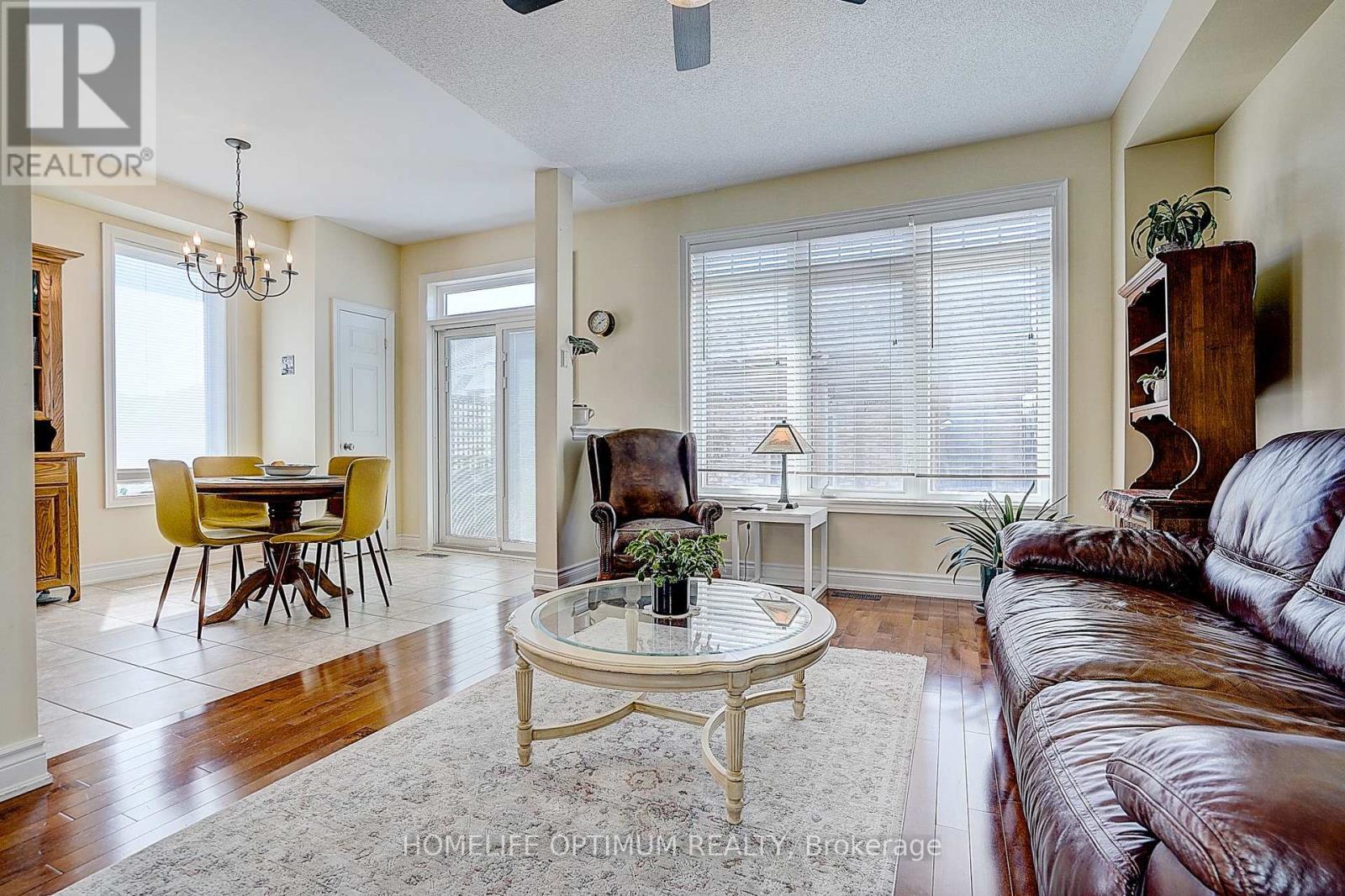 40 Outer Banks Drive N, Markham, ON - Indoor Photo Showing Living Room
