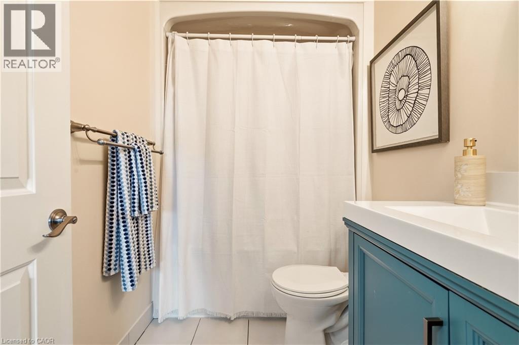 49 Stirling Street, Caledonia, ON - Indoor Photo Showing Bathroom