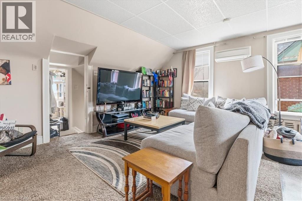 Huge windows throughout this bright unit! - 31 Bingeman Street, Kitchener, ON - Indoor