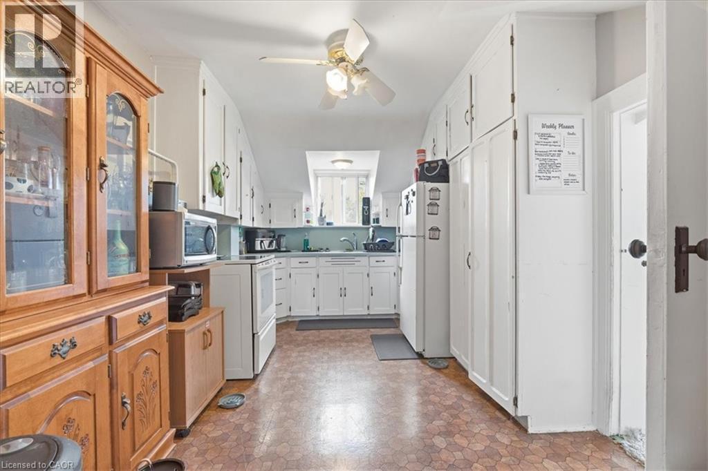 31B kitchen - 31 Bingeman Street, Kitchener, ON - Indoor Photo Showing Kitchen