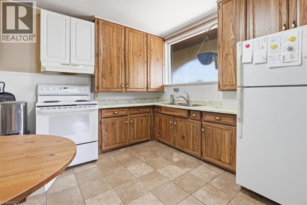 31A kitchen - 31 Bingeman Street, Kitchener, ON - Indoor Photo Showing Kitchen With Double Sink