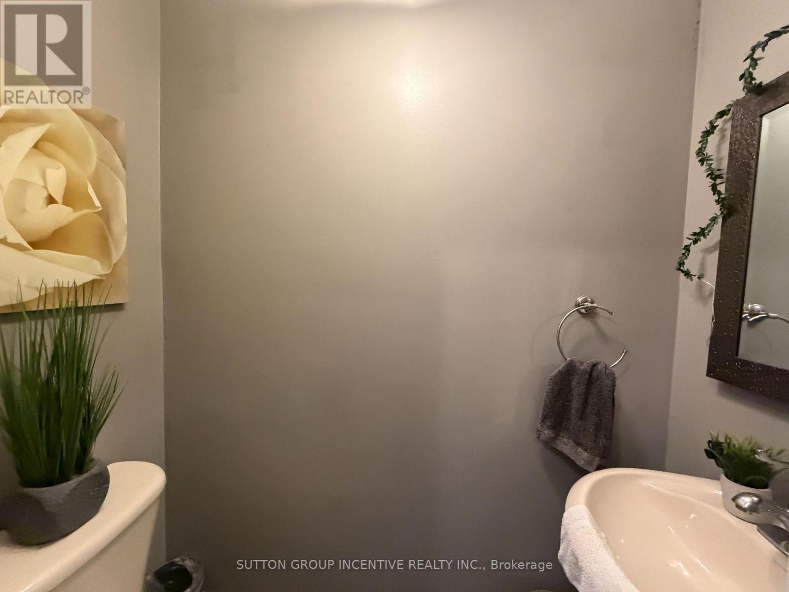 422 Mapleton Avenue, Barrie, ON - Indoor Photo Showing Bathroom