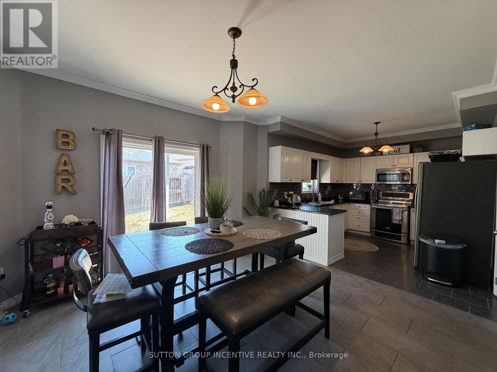 422 Mapleton Avenue, Barrie, ON - Indoor Photo Showing Other Room