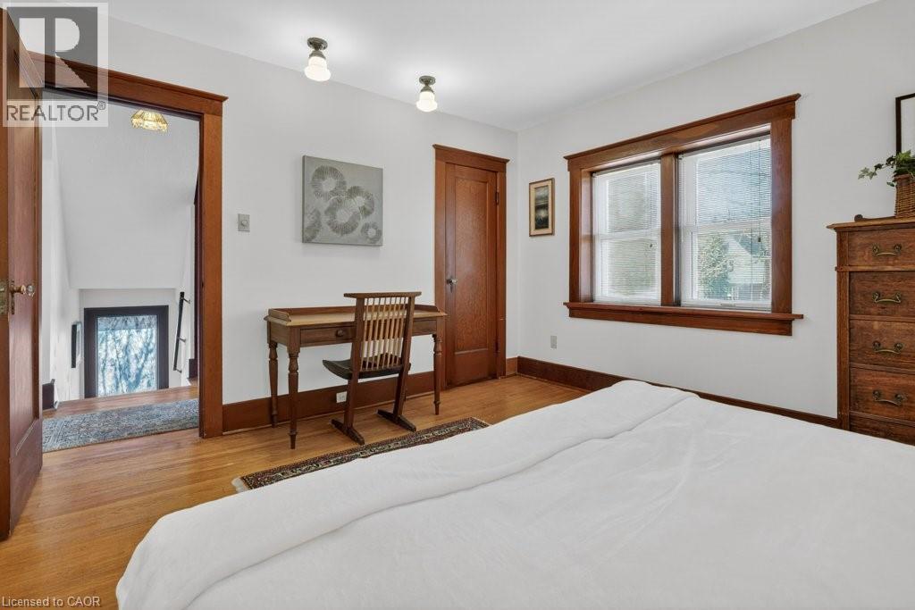 Bedroom #1 - 859 Queen'S Boulevard, Kitchener, ON - Indoor Photo Showing Bedroom