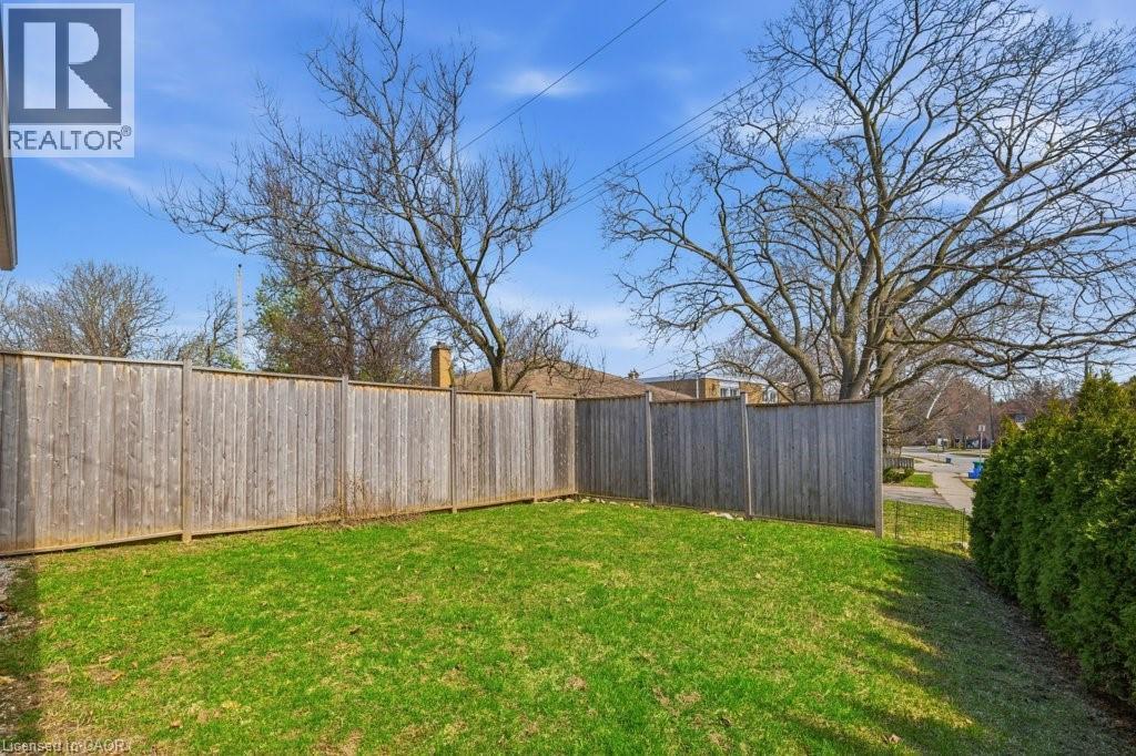 Quiet backyard space - 859 Queen'S Boulevard, Kitchener, ON - Outdoor