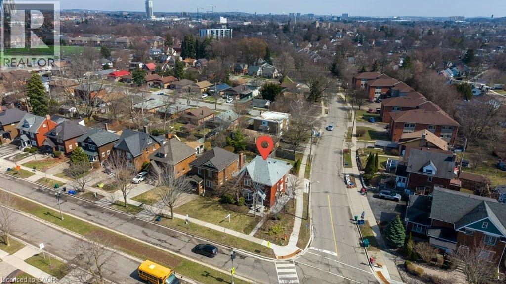 Situated in a premier neighborhood, you are steps away from vibrant downtown culture, fine dining, and urban amenities - 859 Queen'S Boulevard, Kitchener, ON - Outdoor With View