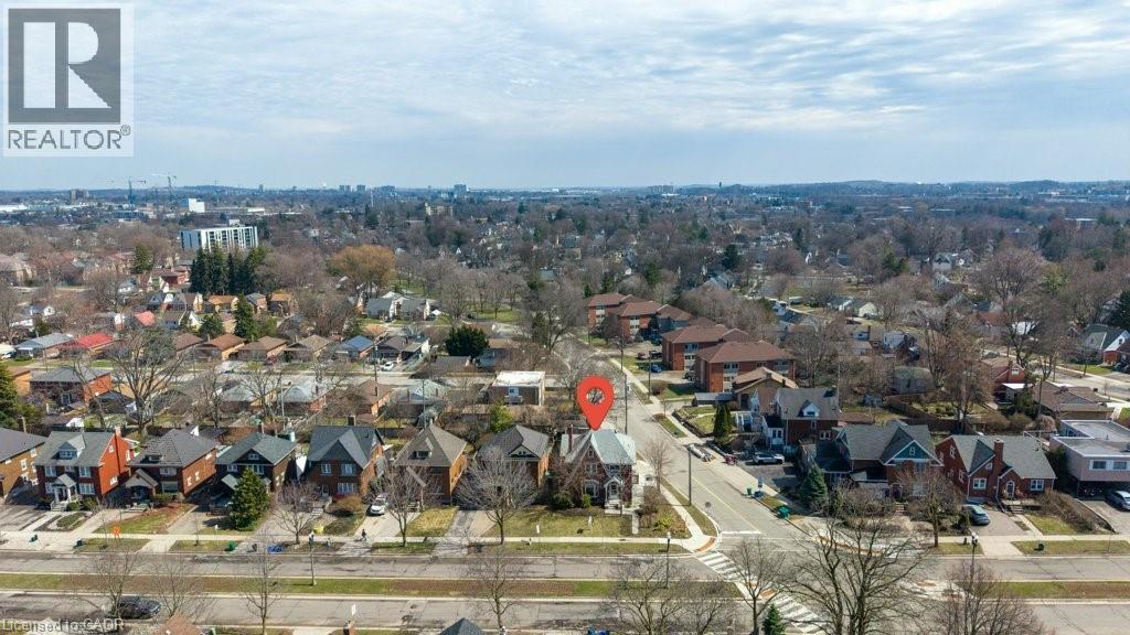 Situated in a premier neighborhood, you are steps away from vibrant downtown culture, fine dining, and urban amenities - 859 Queen'S Boulevard, Kitchener, ON - Outdoor With View