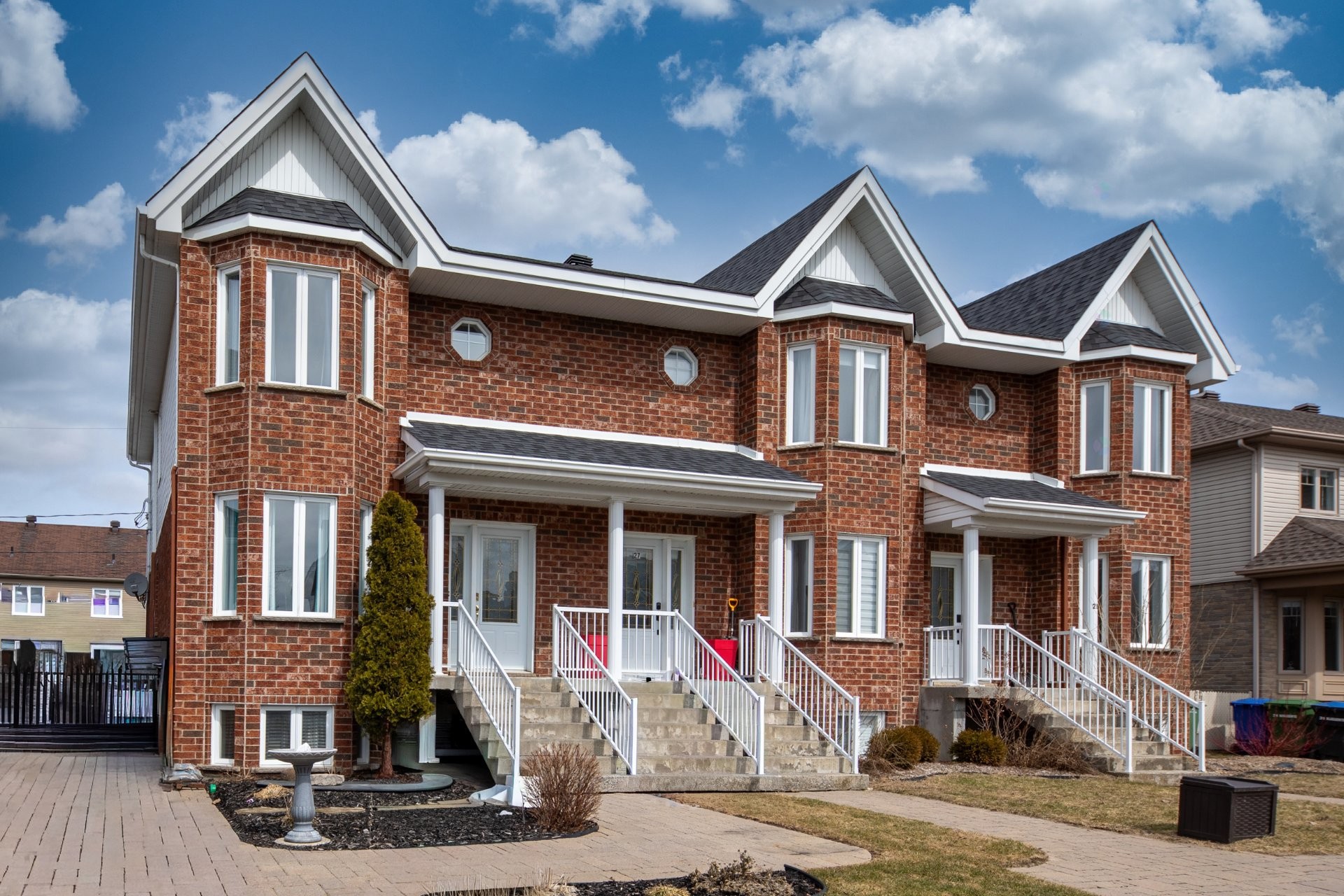 Front of Structure - 25 Rue Marguerite, Saint-Jean-Sur-Richelieu, QC - Outdoor With Facade