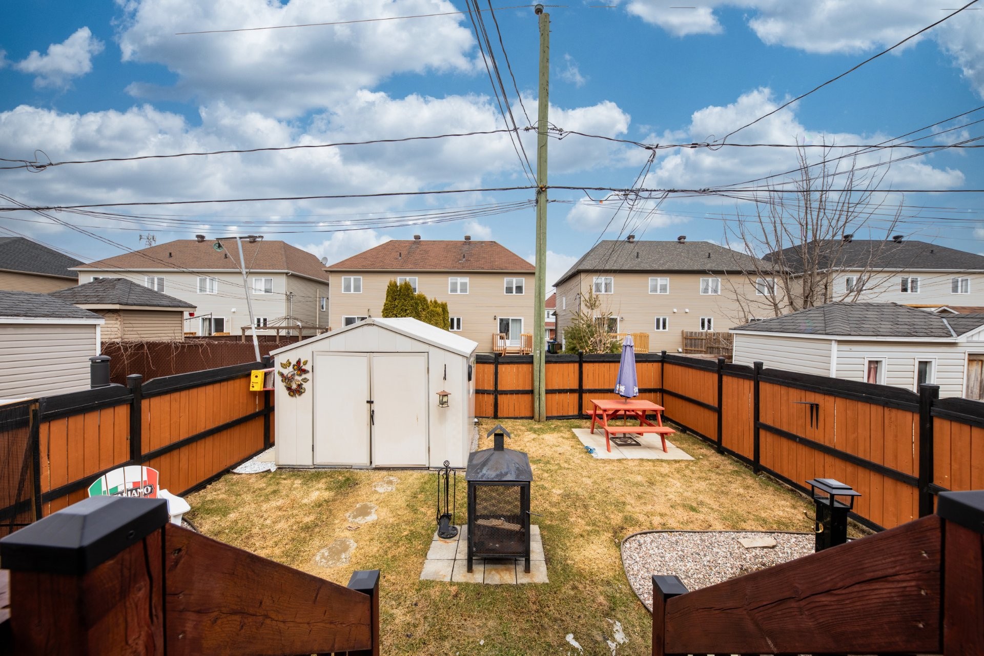 Courtyard - 25 Rue Marguerite, Saint-Jean-Sur-Richelieu, QC - Outdoor