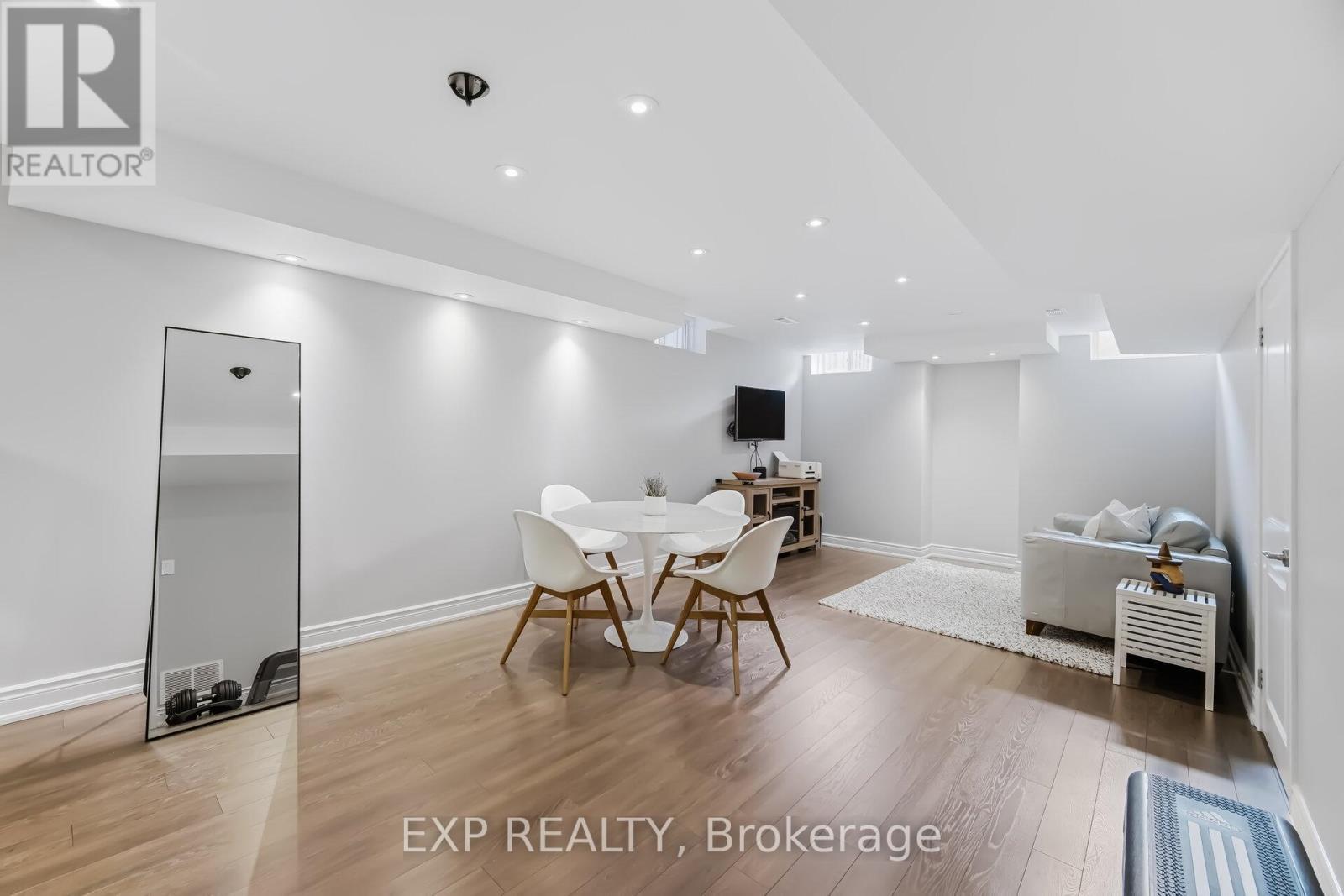 70 Torah Gate, Vaughan, ON - Indoor Photo Showing Dining Room