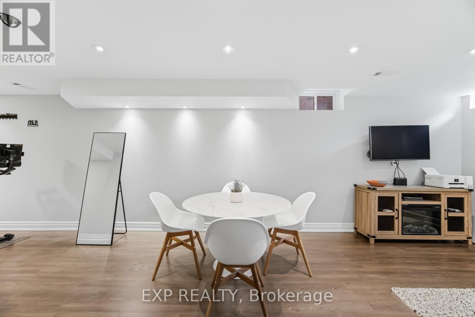70 Torah Gate, Vaughan, ON - Indoor Photo Showing Dining Room