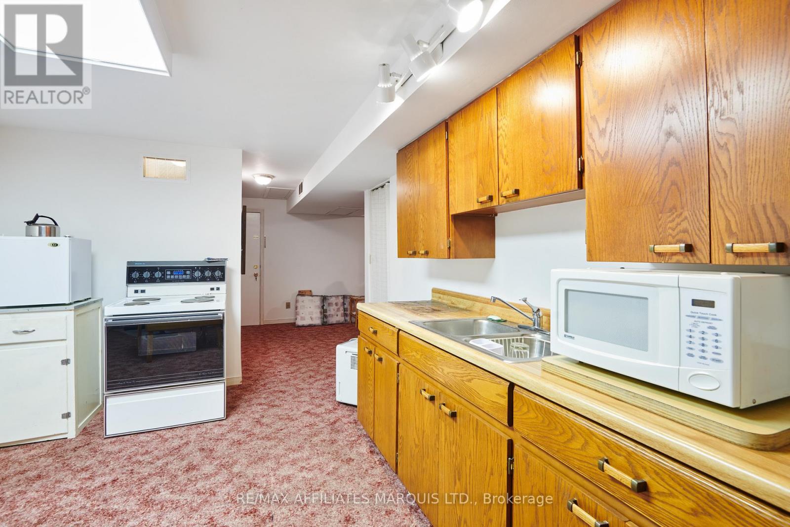 1717 Blakely Drive, Cornwall, ON - Indoor Photo Showing Kitchen With Double Sink