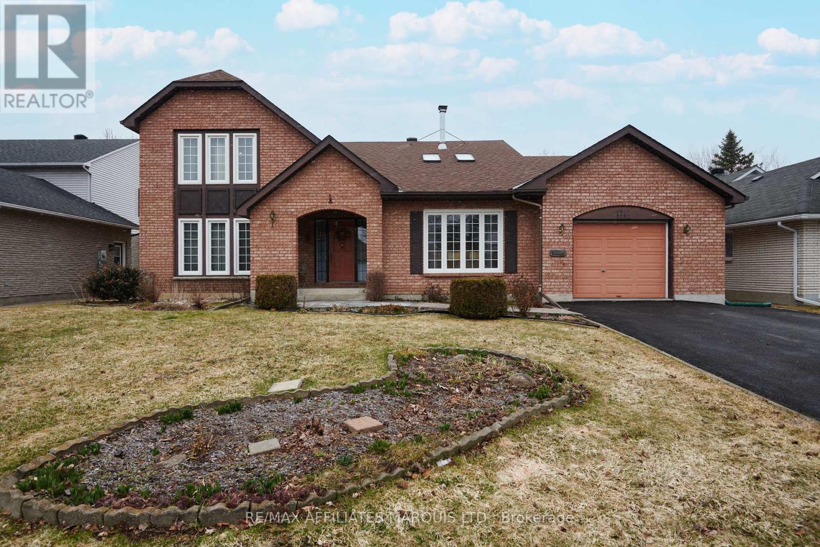 1717 Blakely Drive, Cornwall, ON - Outdoor With Facade