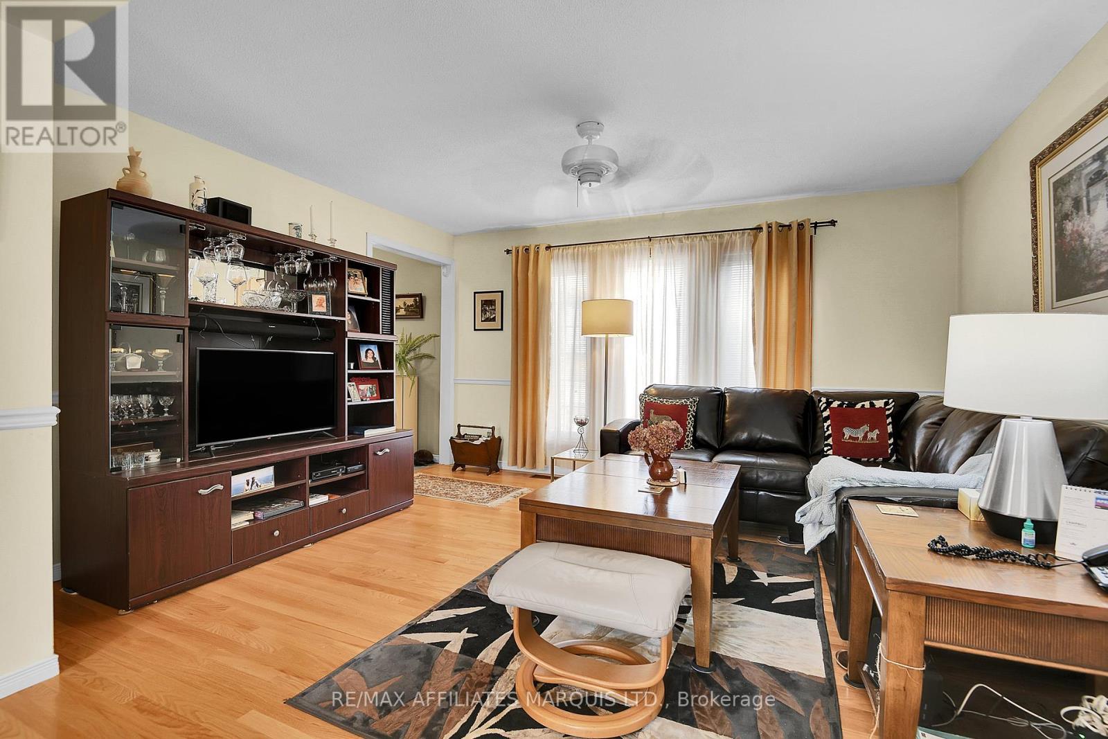 1717 Blakely Drive, Cornwall, ON - Indoor Photo Showing Living Room