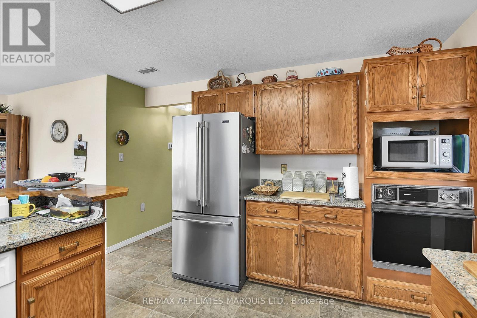 1717 Blakely Drive, Cornwall, ON - Indoor Photo Showing Kitchen