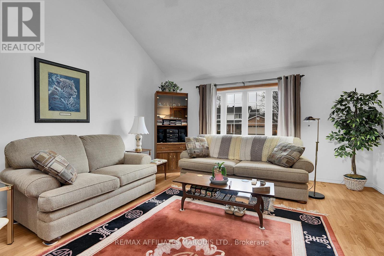 1717 Blakely Drive, Cornwall, ON - Indoor Photo Showing Living Room