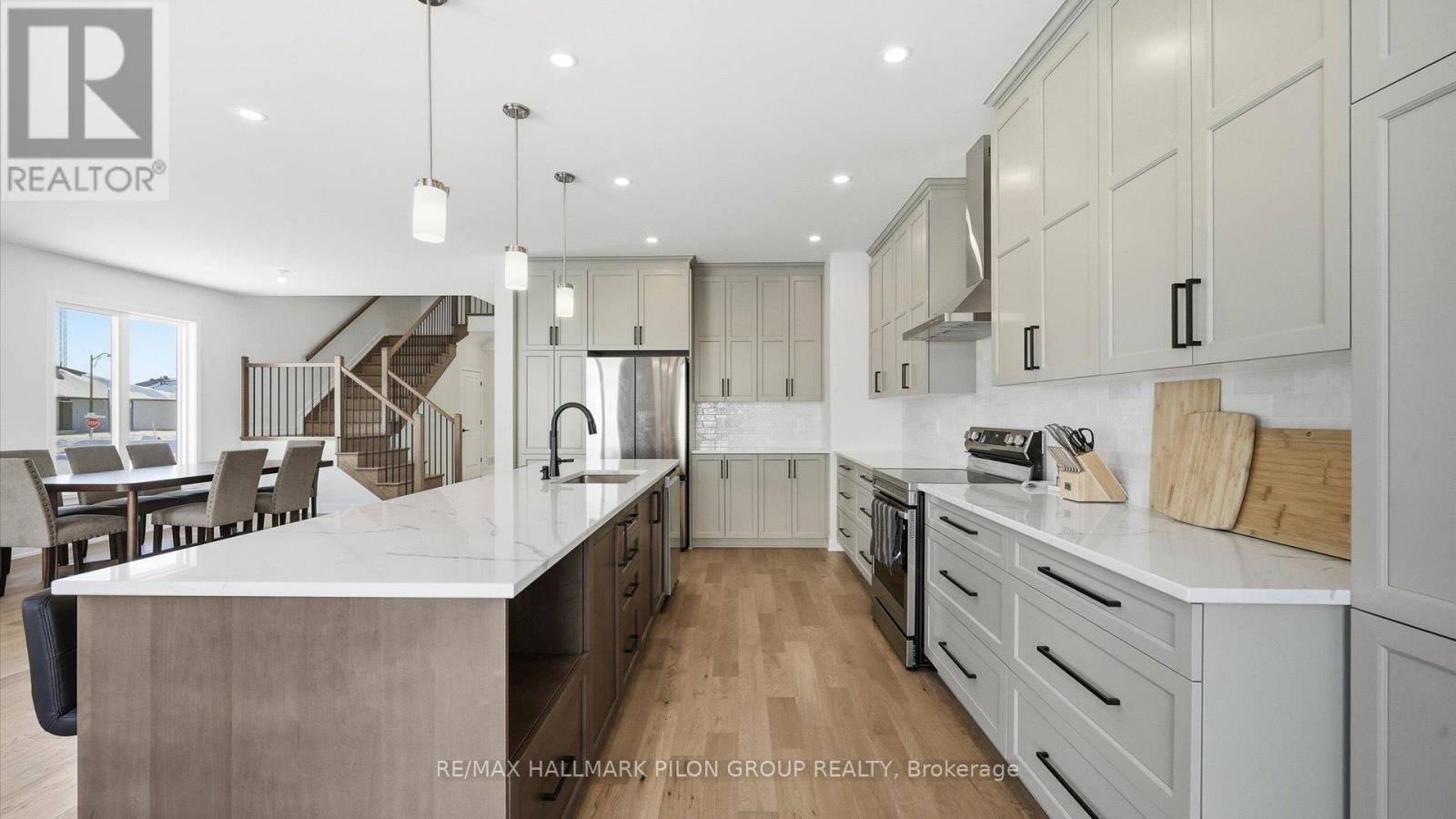 272 Cornice Street, Ottawa, ON - Indoor Photo Showing Kitchen With Upgraded Kitchen