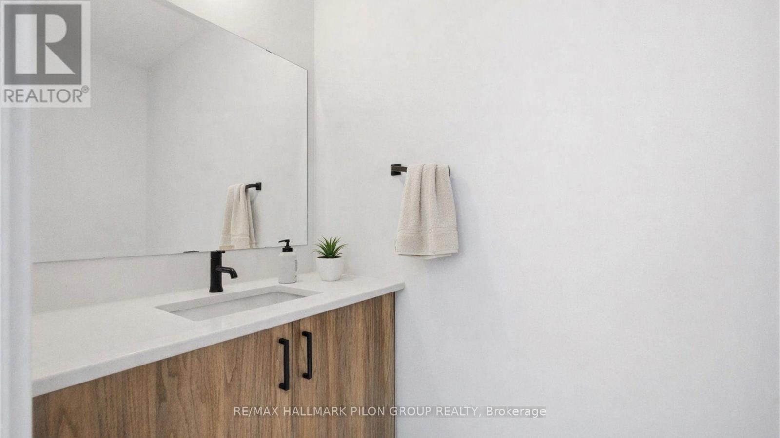272 Cornice Street, Ottawa, ON - Indoor Photo Showing Bathroom