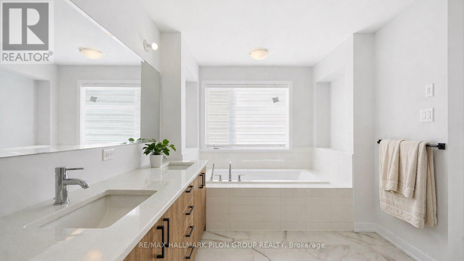 272 Cornice Street, Ottawa, ON - Indoor Photo Showing Bathroom