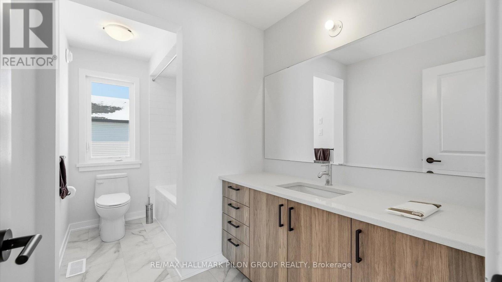 272 Cornice Street, Ottawa, ON - Indoor Photo Showing Bathroom